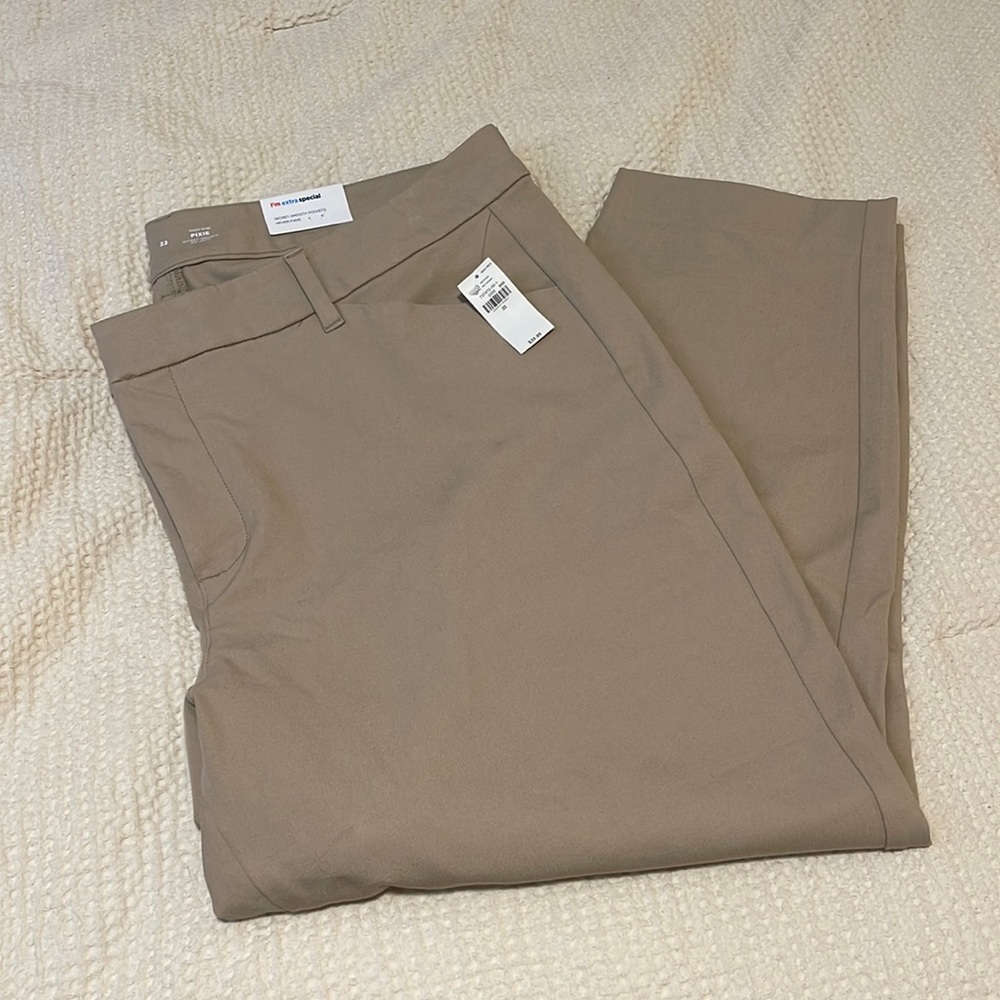 NWT Old Navy Pixie High Rise Ankle Khaki Dress Pants✨